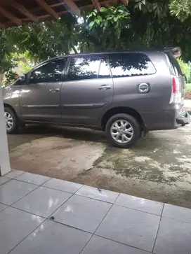 Toyota Kijang Innova 2011 Bensin