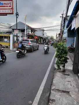 Dijual tanah berikut dengan bangunan diatasnya