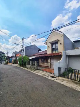 Rumah Dijual Kalibata. Akses 2 Mobil. Tanah Luas - Lebar 12. NEGO AJA