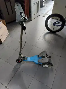 Otoped injak anak