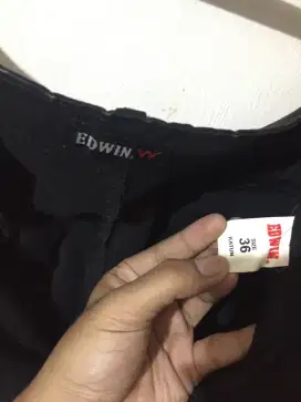 Celana Chinos EDWIN Katun Hitam