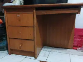Meja kantor kayu jati