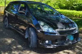 Toyota Wish Full Option sunroof 1.8 AT besnin