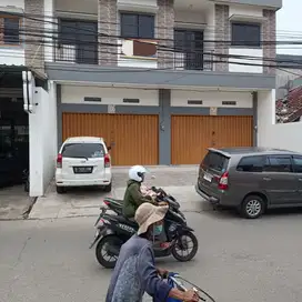 RIUKO GANDENG 2 LANTAI HARAPAN INDAH BEKASI JALUR RAMAI