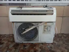 DIJUAL AC BEKAS ELECTROLUX 1/2 PK