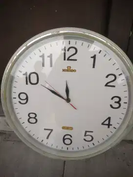 Jam dinding antik