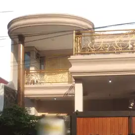 Rumah Murah Bisa Nego Milil Artis Piyu Padi di Pusat Kota Surabaya