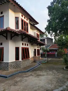 Dijual Rumah Kawasan Elite Bandung Utara Halaman Luas