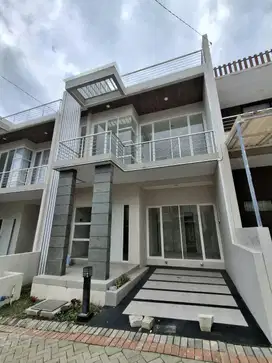 Dijual Rumah Villa Kawasan Wisata di Adikusuma Batu Malang