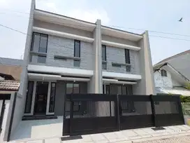 Rumah Klampis Semolo Timur Surabaya