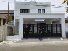 Rumah di Pusat Kota Turangga American Classic.