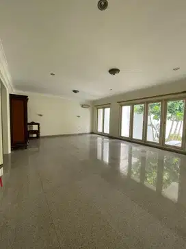 Dijual segera rumah di daerah jalan  Gaharu, Cilandak Barat