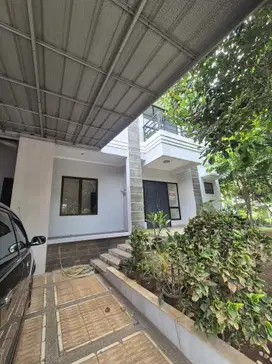 Dijual Rumah Hoek 2 Lantai Siap Huni di Kota Wisata Cibubur