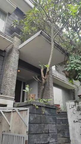 Rumah mewah 2,5 lantai di Pondok Hijau Golf, Gading Serpong, 200 sqm
