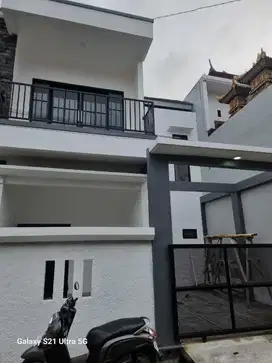 RUMAH BARU LANTAI 2 SIAP HUNI LOKASI DENPASAR TIMUR