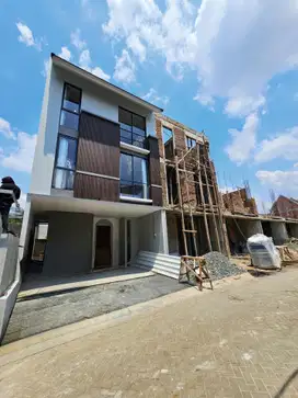 Rumah Lebak Bulus Dijual. Lokasi Bagus, Dalam Komplek ELIT. UNIT NEW