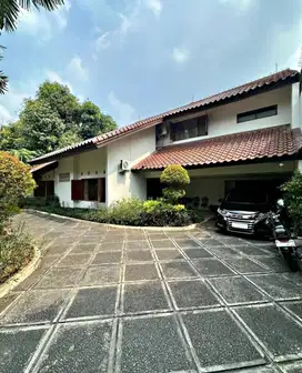 JUAL RUMAH MEWAH STRATEGIS 2 LANTAI SIAP HUNI DI KEBAYORAN BARU JAKSEL