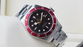 TUDOR BLACK BAY RED BURGUNDY BEZEL AUTOMATIC INHOUSE MOVEMENT 41MM