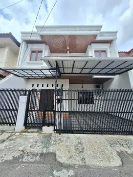 Dijual rumah baru renovasi di komplek Rawamangun Jakarta Timur
