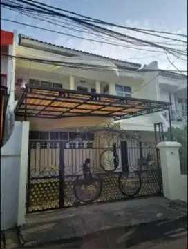 disewakan rumah mewah full furnish di matraman