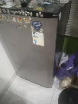 Kulkas sanken 1 pintu