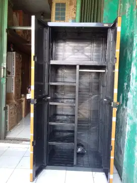 Lemari plastik gantung