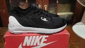 Under armor Sonic 5 black white