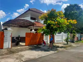 Rumah besar luas dekat Kampus UTP Manahan Solo