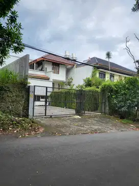 Dijual Rumah Asri Strategis Di Daerah Dago Dipatiukur Bandung
