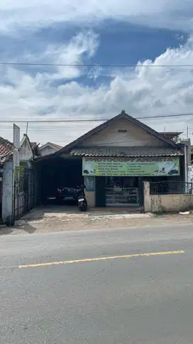 DIJUAL TANAH + 4 RUMAH KONTRAKAN