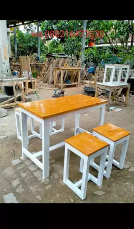 Meja kursi cafe dan warung makan