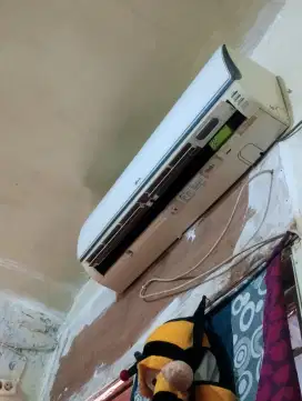 AC 1/2 pk lg masih di pasang mau di jual