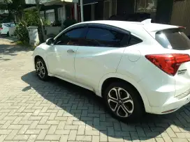 Mobil simpanan dijual HRV RU5 1.8 E CVT CKD lokasi lakarsantri wiyung