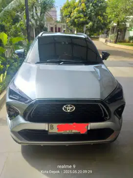 DIJUAL YARIS CROSS GR HYBRID 2023 SILVER TWO TONE