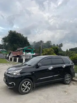 Mobil Toyota Avanza Veloz 1,5 MT