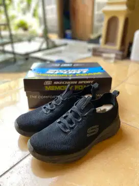 Sepatu Skechers size 46