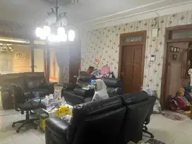 DILELANG Rumah luas SHM strategis siap huni Jl. Kembar Barat Baru