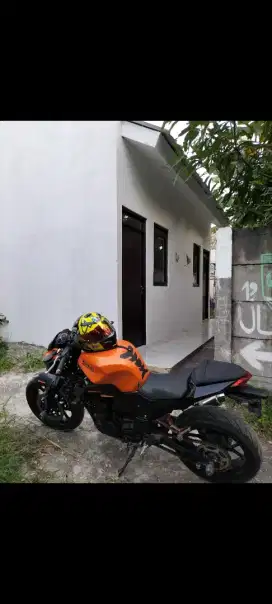 Dijual cepat Kawasaki Z 250 double cylinder 2013 black