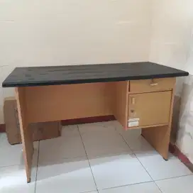 Meja belajar kerja kayu