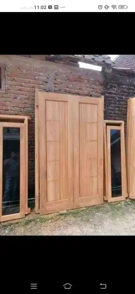 Kusen + pintu 2 + kusen jendela 2 dan daun, dari kayu bekas borneo