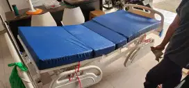Jual ranjang medis elektrik . Baru 3 bulan pakai .masih seperti baru .