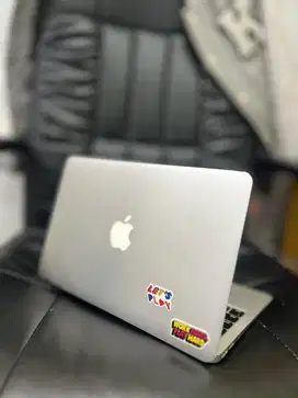 Macbook air 2011 core i5 4/128
