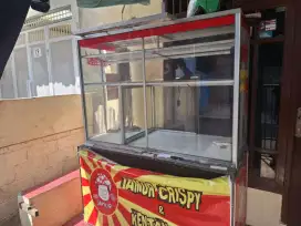 Etalase jualan masih mulus bisa untuk jualan macem macem makan an dll