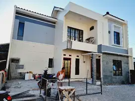 Rumah Mewah 2lt Town Hosue dalam kota Banjarsari Solo