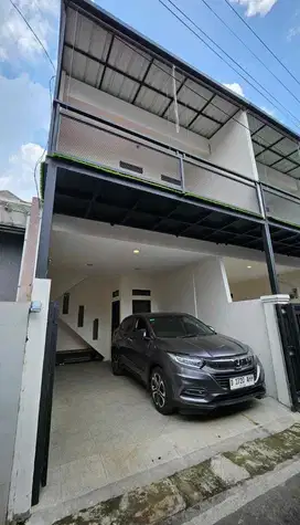 Dijual Rumah di Antapani Bandung, Modern Minimalis 2 Lantai
