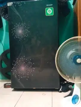 Dijual kulkas sama kipas