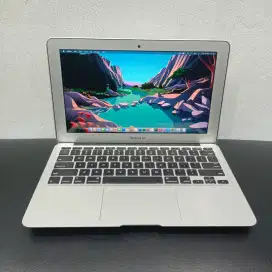 Macbook Air 11-inch 2013 Core i5 - 1.3GHz RAM 4GB SSD 128GB ( Second )