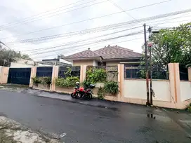 Rumah Mewah 402m² Strategis Tengah Kota