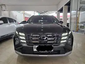 KM LOW 2 RIBUAN Hyundai Tucson 1.6 HEV At 2024 Hitam Plat Ganjil