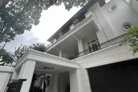 Dijual Rumah Brand New American Classis Lokasi Elite di Kuningan
